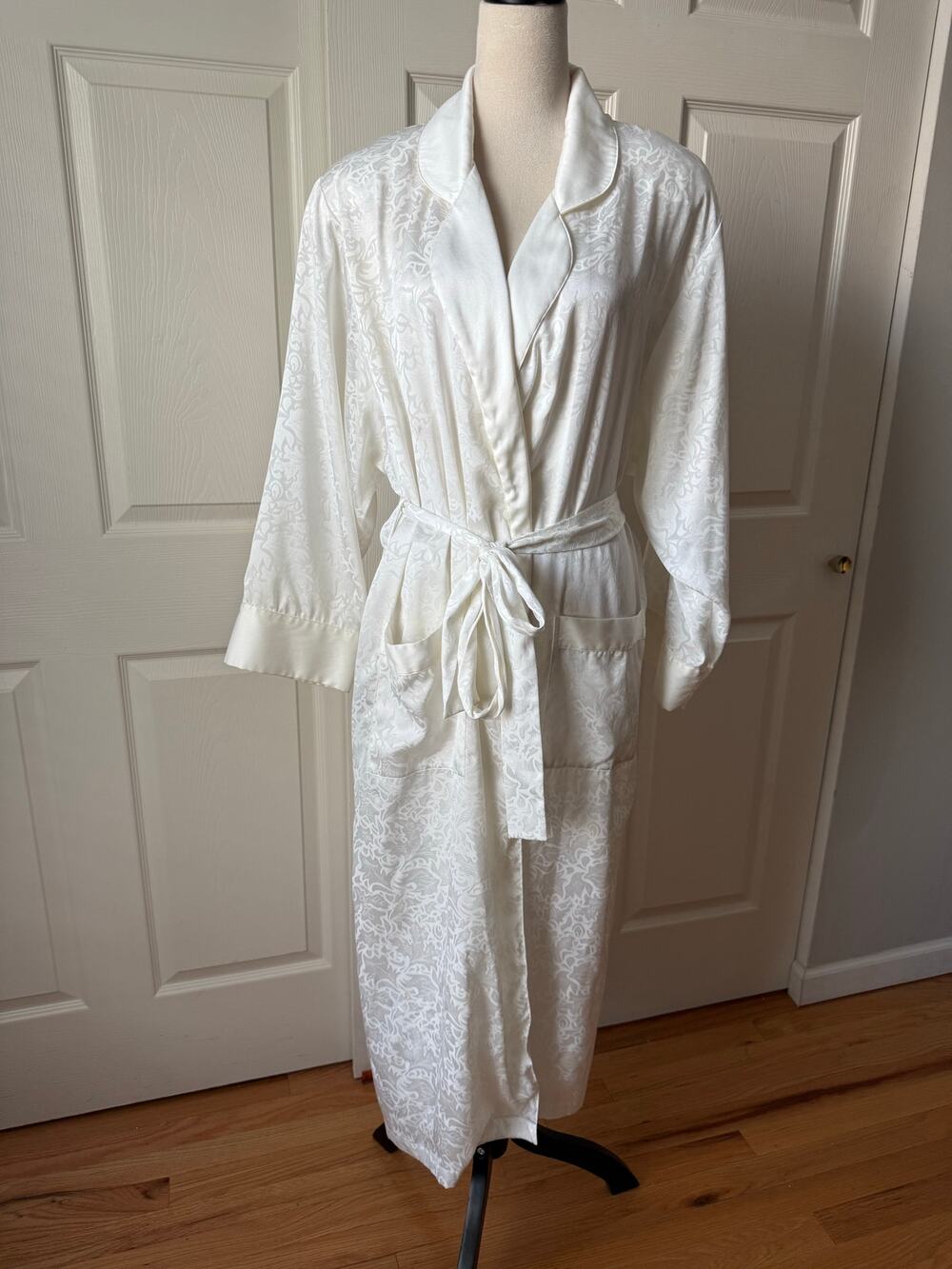 Victoria’s‎ Secret Gold Label White Satin Brocade Robe Midi Bridal Loungewear M
